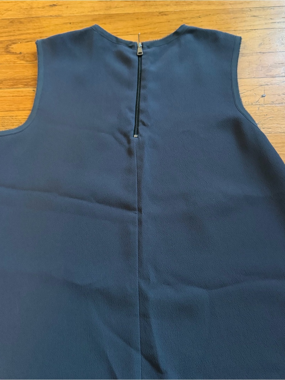 Vince Sleeveless Grey Faux Wrap Shift Dress - Picture 4 of 6